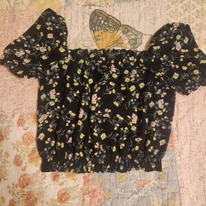 Floral Black Women's Crop Top. Cinched Waist And Sleeves. Size Small